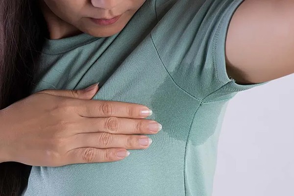 عرق زیربغل به علت ژنتیک بدن 