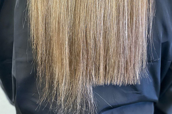 موخوره گیری با قیچی برای درمان خشکی مو