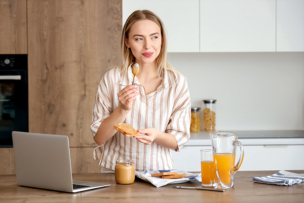 کره بادام زمینی با عسل برای لاغری